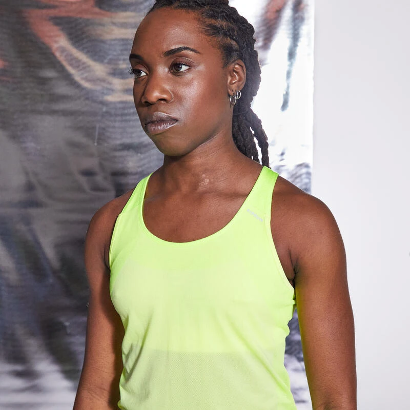 DÉBARDEUR RUNNING FEMME AVEC BRASSIÈRE INTÉGRÉE KIPRUN CARE JAUNE FLUO – Image 2