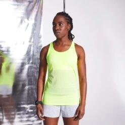 DÉBARDEUR RUNNING FEMME AVEC BRASSIÈRE INTÉGRÉE KIPRUN CARE JAUNE FLUO