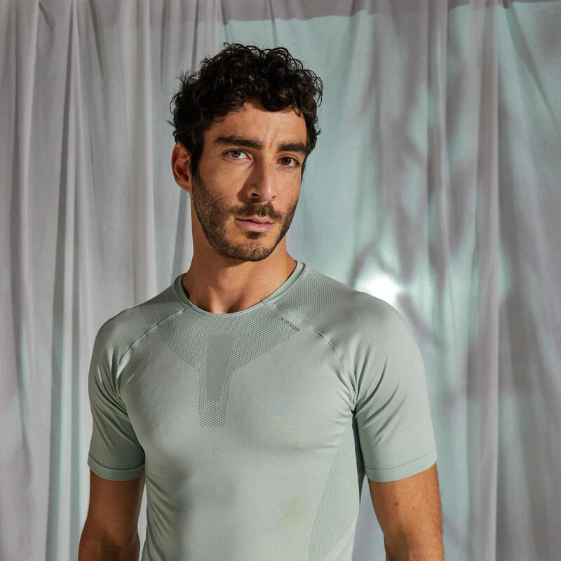 T-SHIRT RUNNING HOMME RESPIRANT KIPRUN SKINCARE VERT EDITION LIMITEE â Image 3